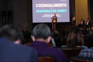 Secretaria de Agricultura firma convênios para criação de cozinhas industriais com investimento de R$18 mi e entrega 39 viaturas do Segurança no Campo