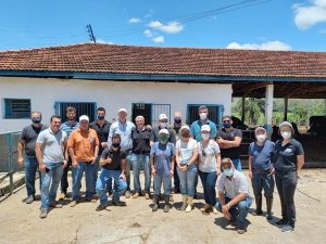 Extensionistas da CATI Regional Guaratinguetá participam de Dia de Campo sobre qualidade do leite