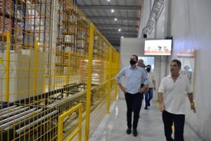 Com o prefeito de Dourado, Secretário de Agricultura de SP visita Premier Pet