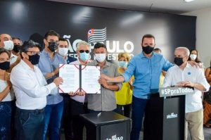 Rodrigo Garcia e Itamar Borges entregam, em Viradouro, mais uma etapa do Programa Rotas Rurais