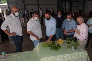 Secretário de Agricultura fecha dia do Agronegócio com Melhor Caminho em cooperativa de produtores orgânicos de Itápolis