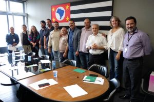 Secretário da Agricultura em exercício recebe associações de produtores de morango de Atibaia e Jarinu