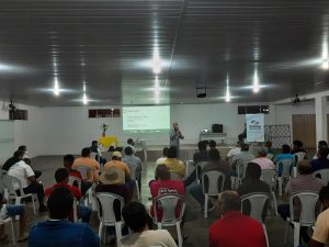 Palestra visa regularização do setor produtivo de citros em Herculândia