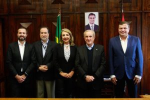 Prefeita de Pompéia assina convênio com Secretaria de Agricultura e Abastecimento