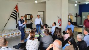 Representando o Secretário de Agricultura e Abastecimento, Francisco Matturro, o Secretário Executivo acompanha ação do aceite do CAR e entrega do Rotas Rurais em Santo Anastácio