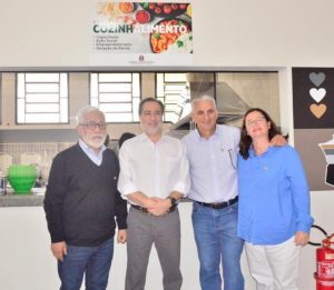 Representando o Secretário de Agricultura e Abastecimento de SP, Francisco Matturro, o Secretário Executivo de Agricultura e Abastecimento, Adriano Quércia, participa da inauguração da unidade do Cozinhalimento em Vargem Grande do Sul