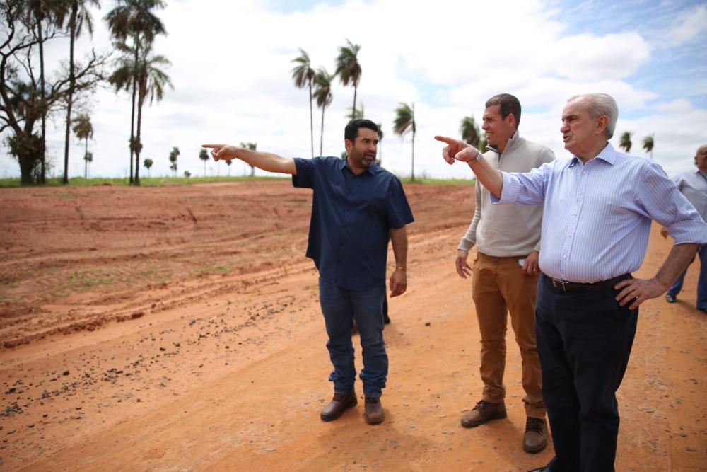 Secretário de Agricultura e Abastecimento visita obras do Melhor Caminho no município de Reginópolis