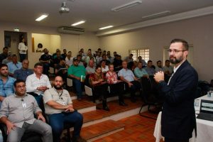 O Chefe de Gabinete da Secretaria, Ricardo Lorenzini, representando o Secretário de Agricultura, Francisco Matturro, participou hoje no Polo Regional de Pindorama da APTA do Encontro Técnico sobre cancro cítrico
