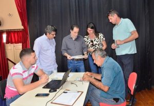 Secretário Executivo de Agricultura e Abastecimento participa de ação do aceite do CAR e entrega do Rotas Rurais em Cajuru