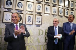 Secretaria de Agricultura e Abastecimento descerra a foto de Francisco Matturro na galeria dos secretários