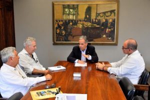 Distribuição gratuita de leite beneficia estudantes da rede pública de ensino em Novo Horizonte