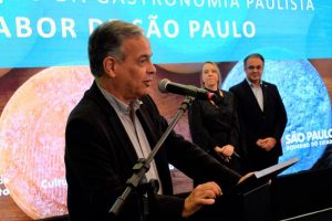 Cerimônia de lançamento dos Programas Turismo Rural e Valorização da Gastronomia Paulista é realizada no Salão Nobre da Secretaria