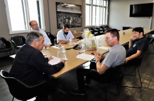 Tecnologia de embalagens a favor da bananicultura é tema de reunião com ABAVAR