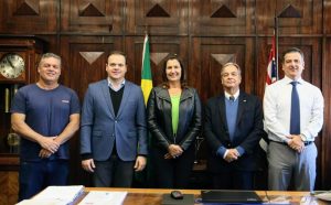 Prefeita de Mirassolândia visita Secretaria de Agricultura