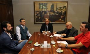 Secretário Junqueira recebe o deputado estadual Eduardo Suplicy para tratar de regularização fundiária