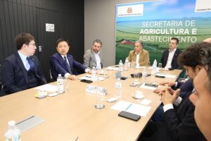 Secretaria de Agricultura recebe visita do Deputado Fausto Pinato e de representantes da empresa Sinomach