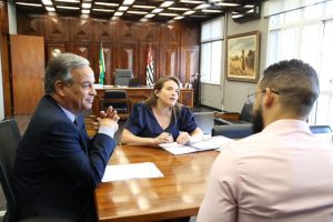 Secretário Junqueira recebe a prefeita de Presidente Venceslau para tratar sobre o Programa Melhor Caminho