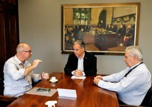 Secretaria de Agricultura assina termo de doação de veículo para saúde rural de Novo Horizonte