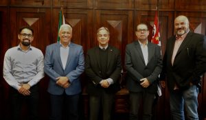 Secretário de Agricultura recebe prefeito de Ubatuba na sede da SAA