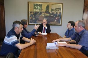 Atual cenário da cadeia produtiva do leite é tema de reunião entre Secretaria de Agricultura e Comevap