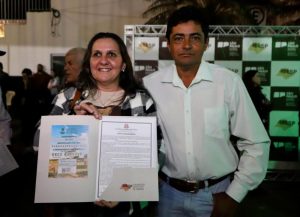 Mais de 500 famílias de assentados recebem escrituras com o endereço digital rural