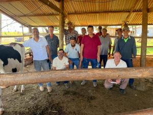 Controle de carrapatos é tema de reunião com produtores rurais