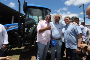 Secretaria de Agricultura distribui 60 tratores para o desenvolvimento agrícola nos municípios do oeste paulista