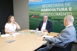 Secretaria de Agricultura alinha projetos de fruticultura e polinização com ABAG