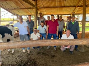 Controle de carrapatos é tema de reunião com produtores rurais