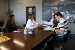 Atual cenário da produção de cacau brasileira é discutido em reunião na Secretaria de Agricultura