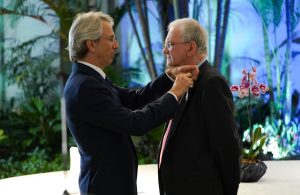 Secretaria de Agricultura prestigia homenagem do governo francês ao presidente da FAPESP