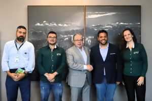 Startup que conecta produtores com criadores de abelhas apresenta projeto de polinização à Secretaria de Agricultura