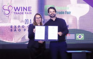 Secretaria de Agricultura de SP assina parceria para promover setores de vinho e cachaça
