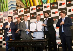 Governo de SP fortalece mais de 200 municípios com convênios de agricultura, segurança e habitação