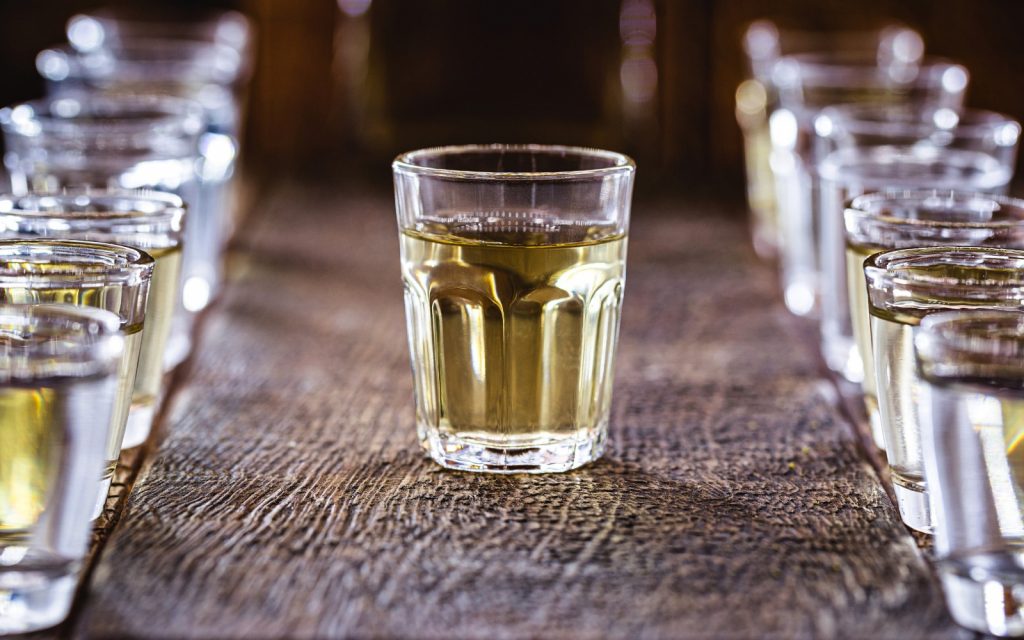 Secretaria de Agricultura impulsiona setor da cachaça com inscrições abertas para concurso e nova rota turística