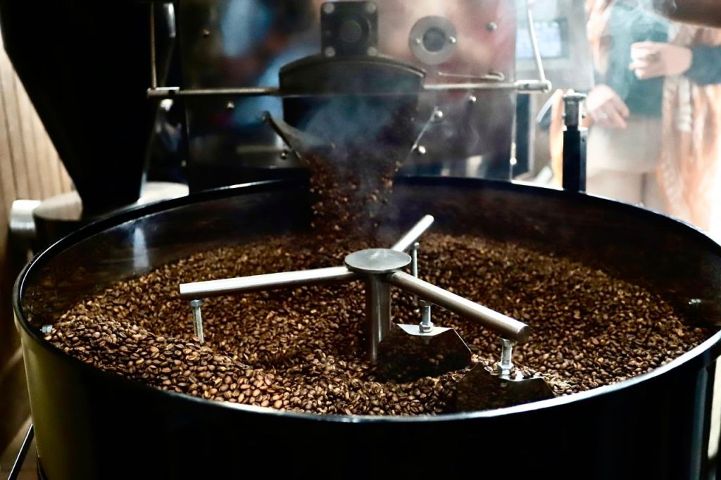 Secretaria de Agricultura participa de inauguração de biofábrica e impulsiona cafeicultura em Caconde