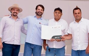 Governo de SP entrega 66 títulos de regularização fundiária urbana em Euclides da Cunha Paulista