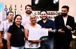 Secretaria de Agricultura de SP entrega 51 títulos de regularização fundiária urbana em Andradina