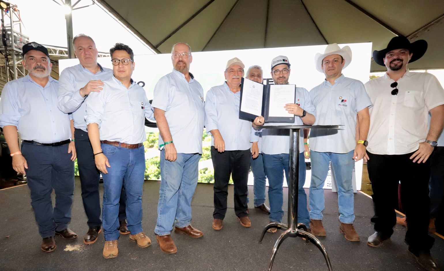 Agrishow 2026: Secretaria de Agricultura simplifica normas de abate em SP com assinatura de novas resoluções