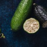 O limão que guarda o suco em pequenas pérolas e pode valer até R$ 1,2 mil o quilo