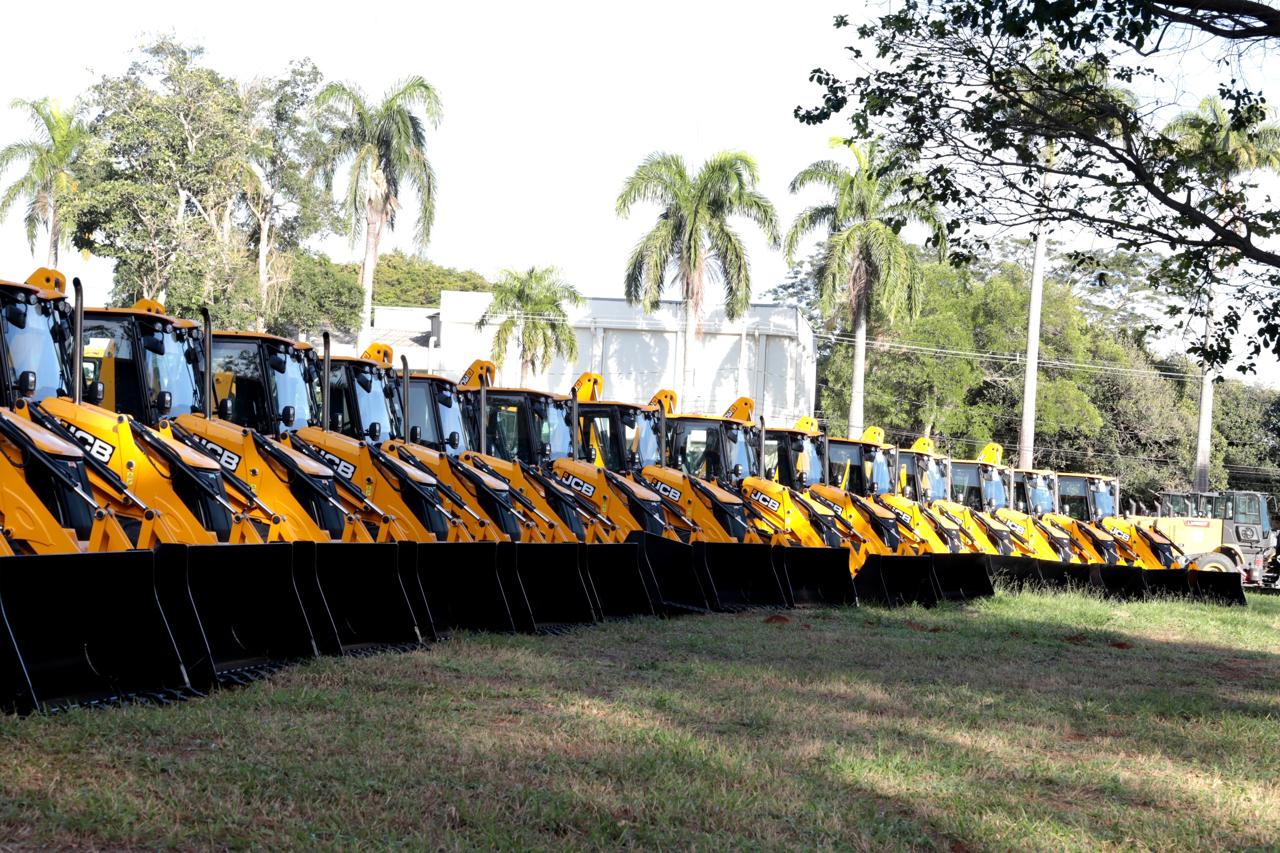Governo de SP entrega máquinas para ampliar apoio a produtores rurais de 115 municípios