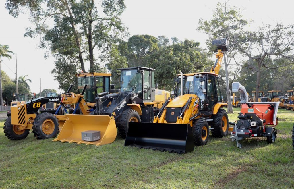 Governo de SP entrega máquinas para ampliar apoio a produtores rurais de 115 municípios