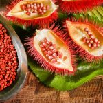Colorau além do tempero: conheça a planta brasileira mais usada pela indústria para dar cor aos alimentos